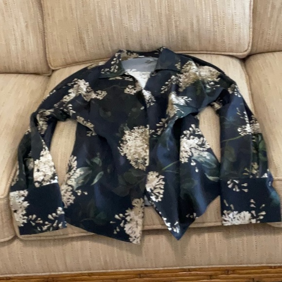 Vince Black and Gold Floral Button Down Shirt - Picture 7 of 8